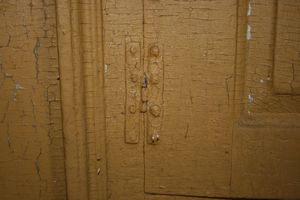 gal/251 North West St. - 2006-2007/tn_070124 South Parlor Door Hinges 1.jpg